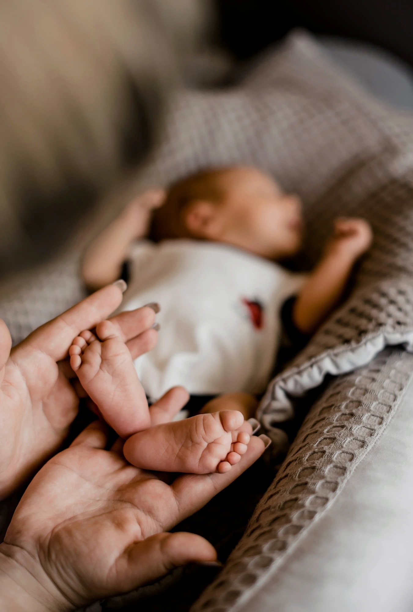 Mother's hands and newborn feet